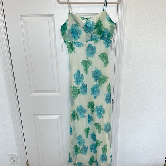 Dresses & Skirts - NWT VINTAGE blue/green Floral MaxI Dress